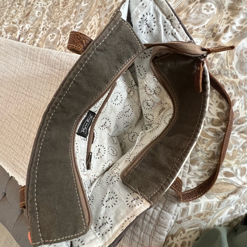 Myra  Canvas Tote Bag with Brown, Cream and Gray Accents in excellent condition - Picture 4 of 8
